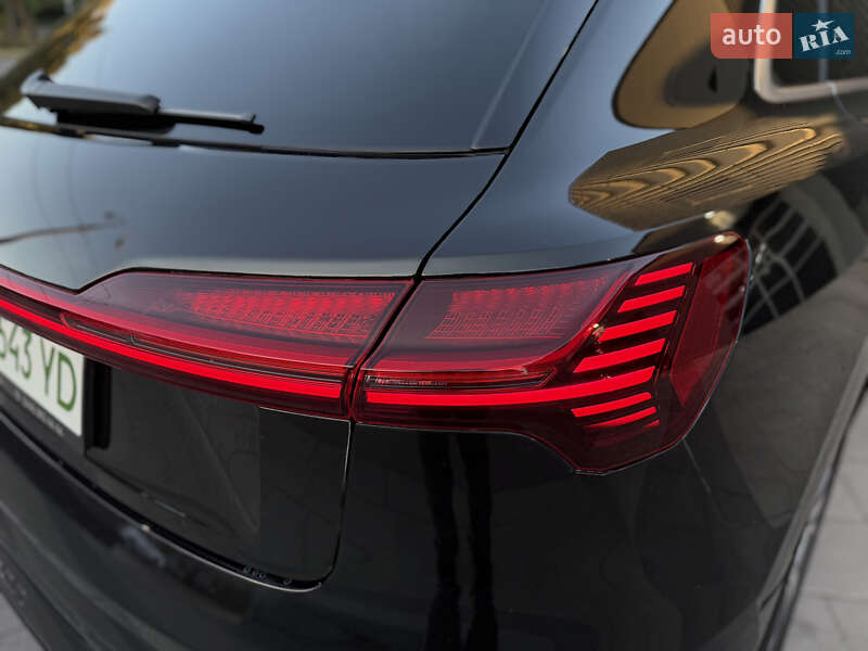 Внедорожник / Кроссовер Audi Q8 2023 в Киеве