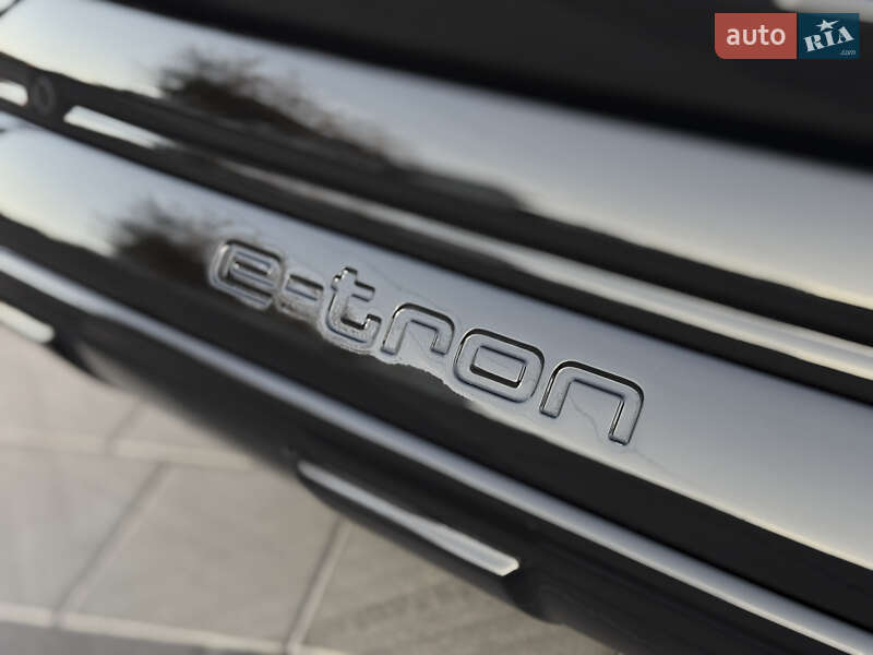 Внедорожник / Кроссовер Audi Q8 2023 в Киеве