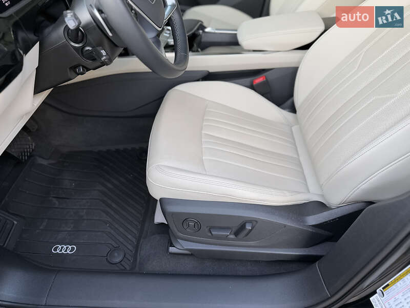 Внедорожник / Кроссовер Audi Q8 2023 в Киеве