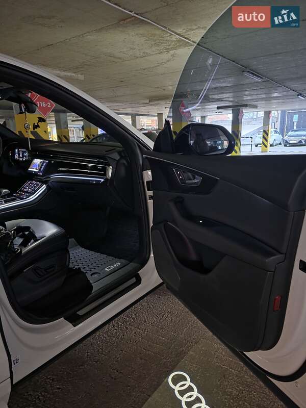 Внедорожник / Кроссовер Audi Q8 2018 в Луцке