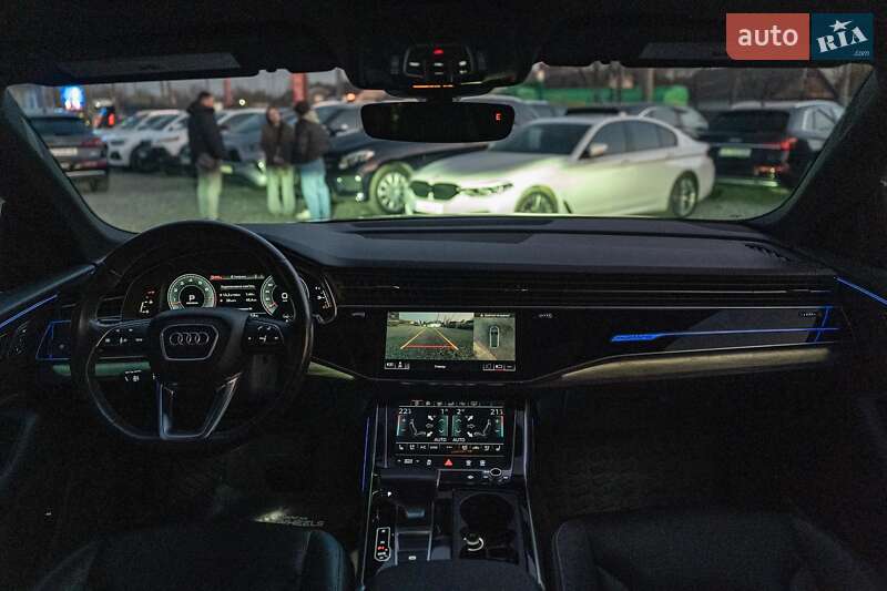 Позашляховик / Кросовер Audi Q8 2019 в Чернівцях