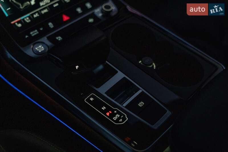 Позашляховик / Кросовер Audi Q8 2019 в Чернівцях