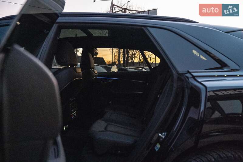 Позашляховик / Кросовер Audi Q8 2019 в Чернівцях