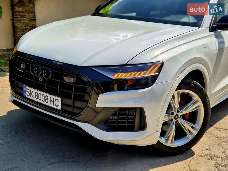 Внедорожник / Кроссовер Audi Q8 2021 в Киеве
