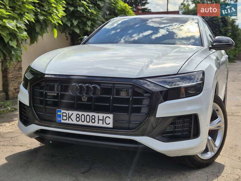Внедорожник / Кроссовер Audi Q8 2021 в Киеве