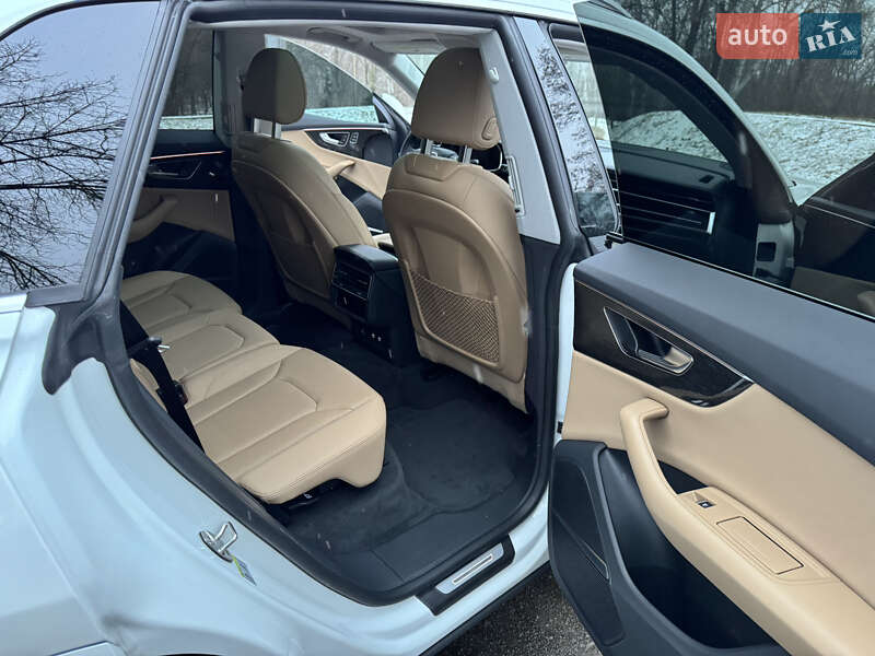 Внедорожник / Кроссовер Audi Q8 2021 в Киеве