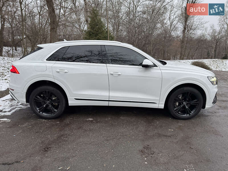 Внедорожник / Кроссовер Audi Q8 2021 в Киеве