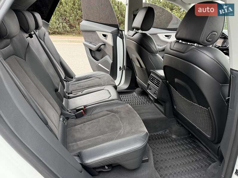 Позашляховик / Кросовер Audi Q8 2023 в Києві