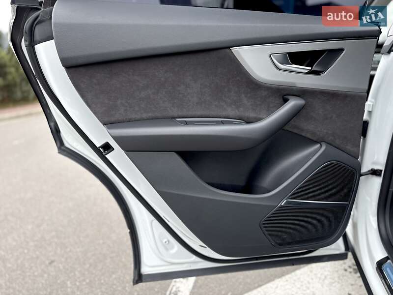 Позашляховик / Кросовер Audi Q8 2023 в Києві