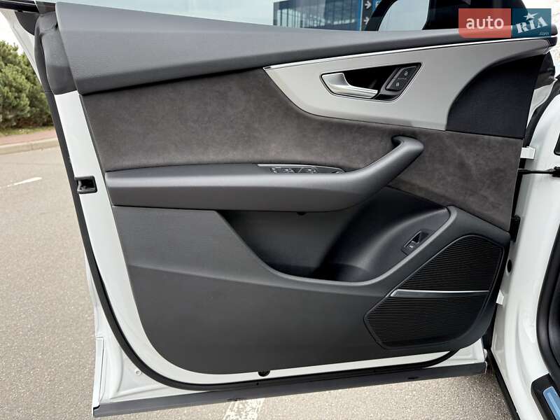 Позашляховик / Кросовер Audi Q8 2023 в Києві