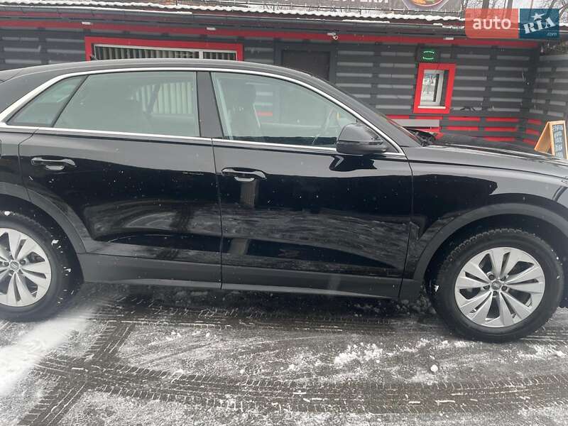 Позашляховик / Кросовер Audi Q8 2019 в Києві