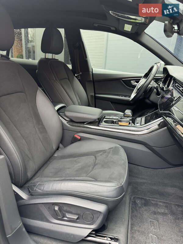 Внедорожник / Кроссовер Audi Q8 2018 в Киеве