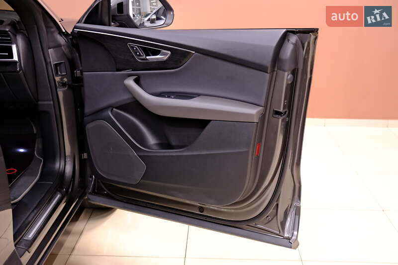 Позашляховик / Кросовер Audi Q8 2019 в Одесі фото 46 Позашляховик / Кросовер Audi Q8 2019 в Одесі
