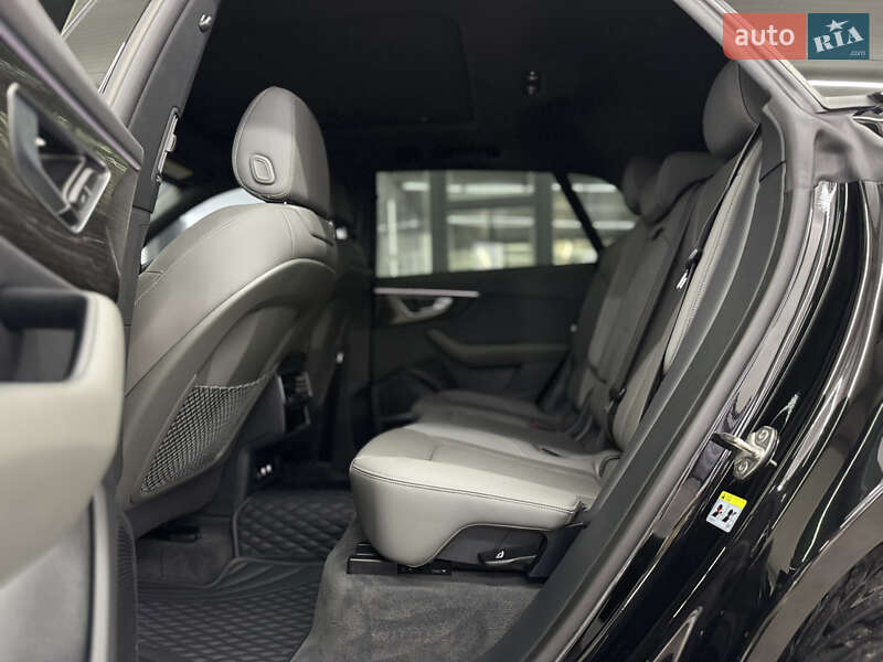 Позашляховик / Кросовер Audi Q8 2020 в Луцьку