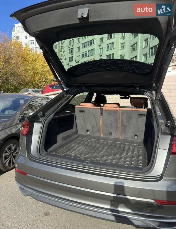 Позашляховик / Кросовер Audi Q8 2020 в Києві фото 10 Позашляховик / Кросовер Audi Q8 2020 в Києві