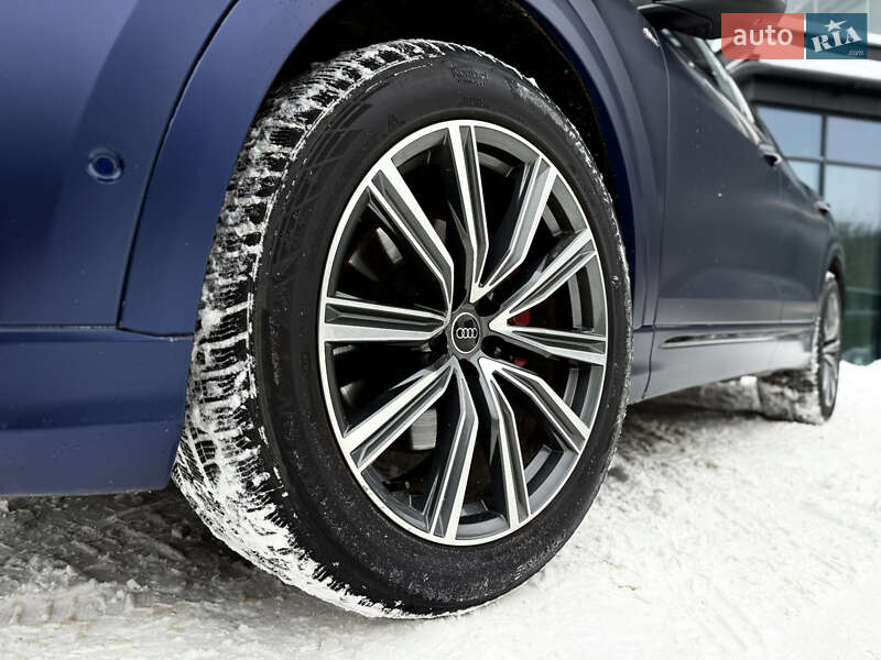 Позашляховик / Кросовер Audi Q8 2018 в Львові