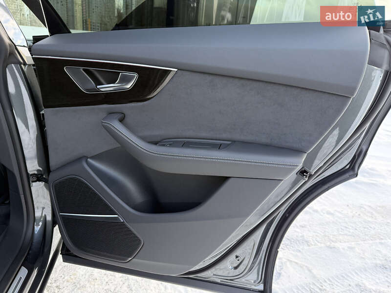 Внедорожник / Кроссовер Audi Q8 2024 в Киеве