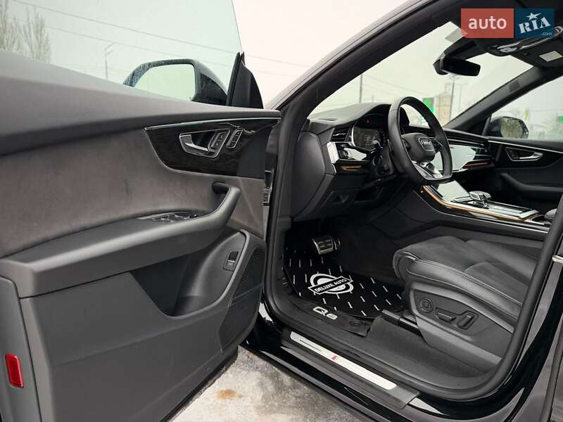 Внедорожник / Кроссовер Audi Q8 2023 в Киеве