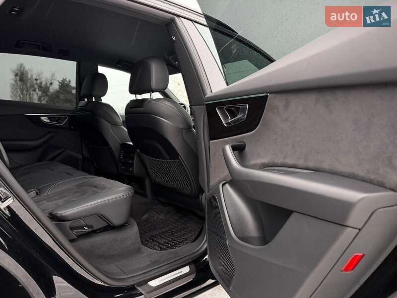 Внедорожник / Кроссовер Audi Q8 2023 в Киеве