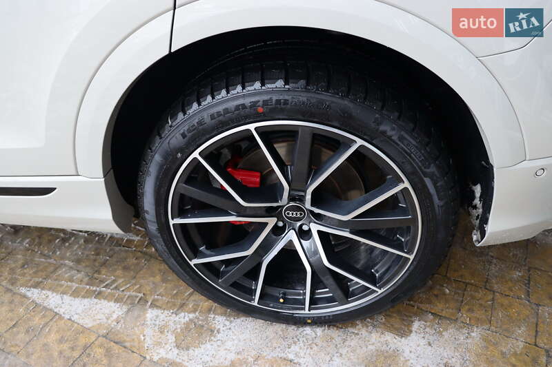 Внедорожник / Кроссовер Audi Q8 2021 в Львове