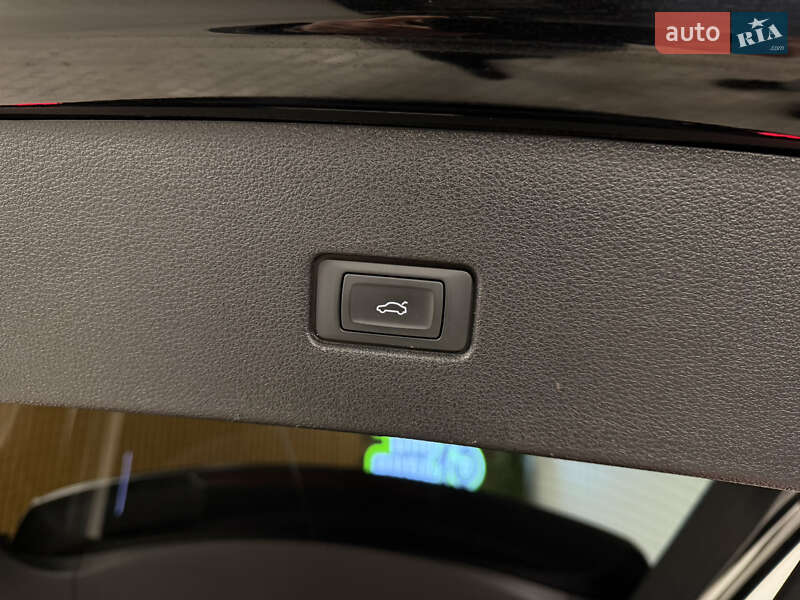 Внедорожник / Кроссовер Audi Q8 2019 в Киеве