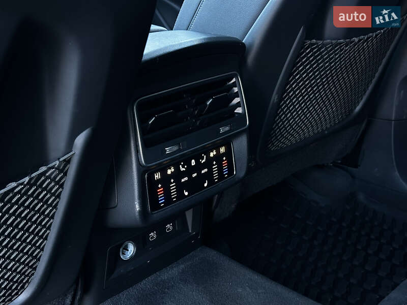 Внедорожник / Кроссовер Audi Q8 2021 в Львове