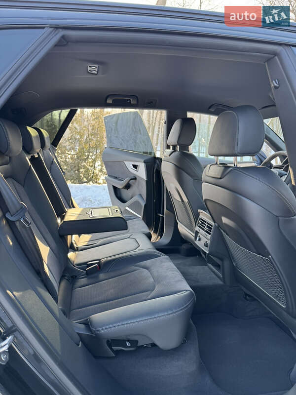 Позашляховик / Кросовер Audi Q8 2025 в Києві
