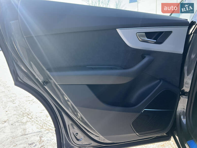 Внедорожник / Кроссовер Audi Q8 2025 в Полтаве