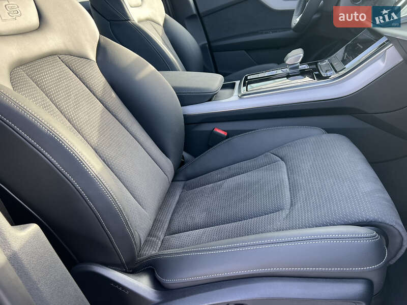 Внедорожник / Кроссовер Audi Q8 2025 в Полтаве