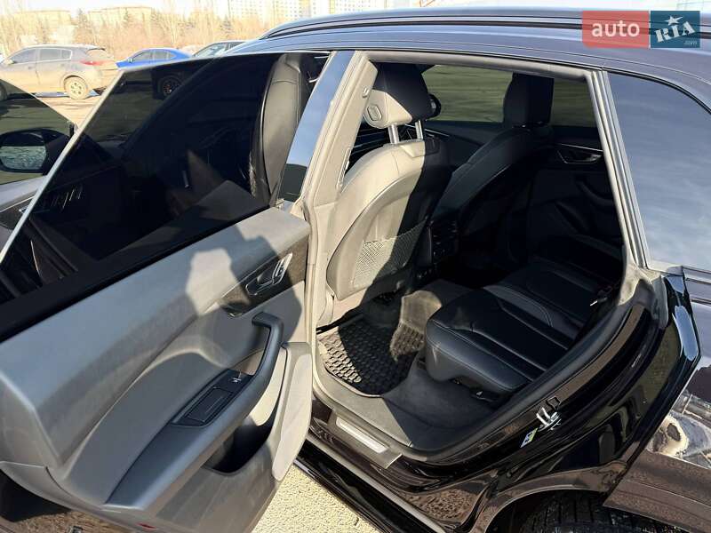 Внедорожник / Кроссовер Audi Q8 2018 в Кривом Роге