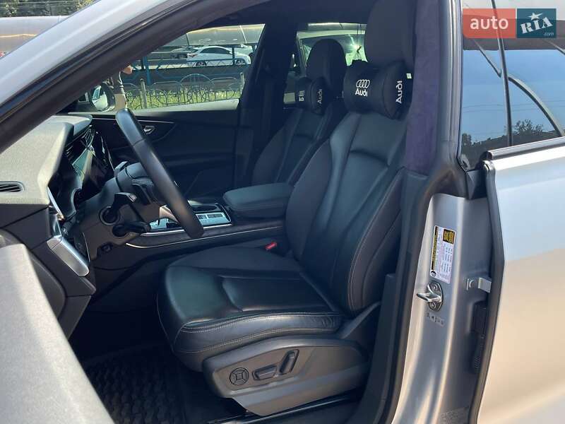 Позашляховик / Кросовер Audi Q8 2019 в Києві