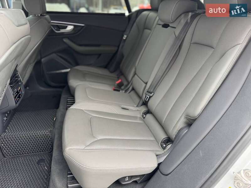 Позашляховик / Кросовер Audi Q8 2018 в Києві