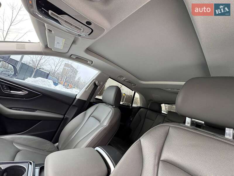 Позашляховик / Кросовер Audi Q8 2018 в Києві