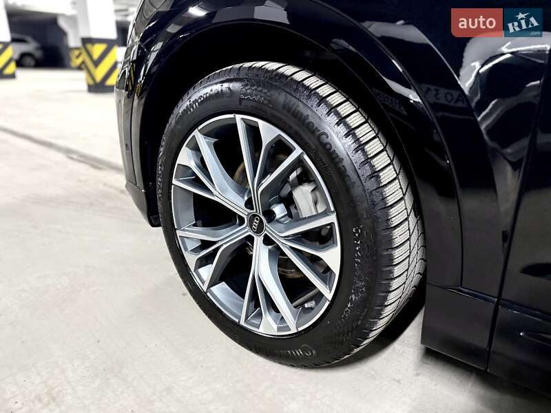 Внедорожник / Кроссовер Audi Q8 2024 в Днепре