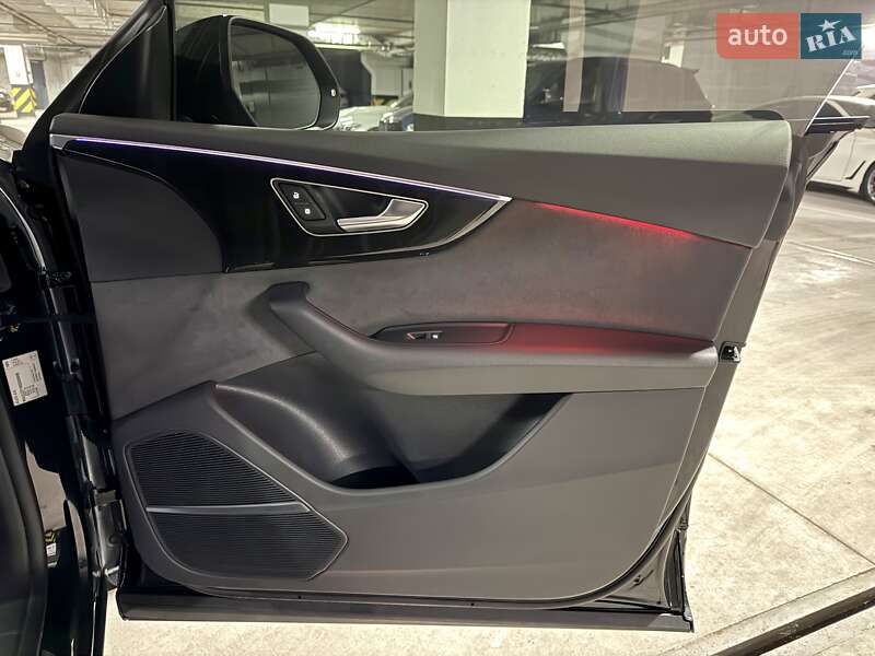 Внедорожник / Кроссовер Audi Q8 2024 в Днепре