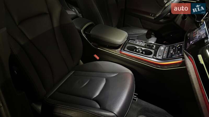 Позашляховик / Кросовер Audi Q8 2020 в Києві