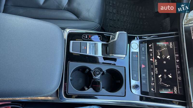 Позашляховик / Кросовер Audi Q8 2020 в Києві