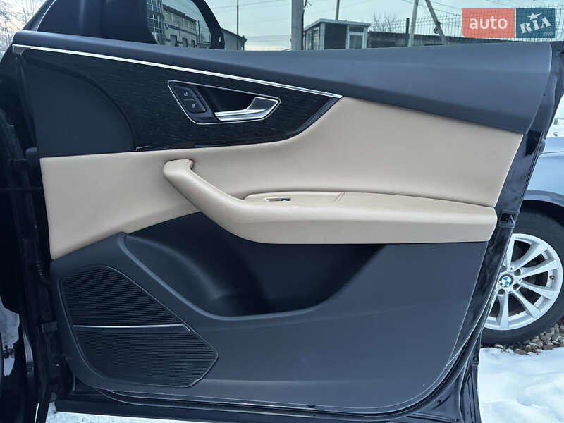 Позашляховик / Кросовер Audi Q8 2020 в Стрию