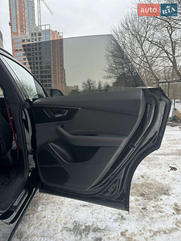 Внедорожник / Кроссовер Audi Q8 2025 в Киеве