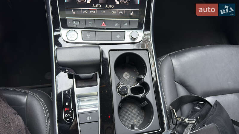 Позашляховик / Кросовер Audi Q8 2018 в Києві