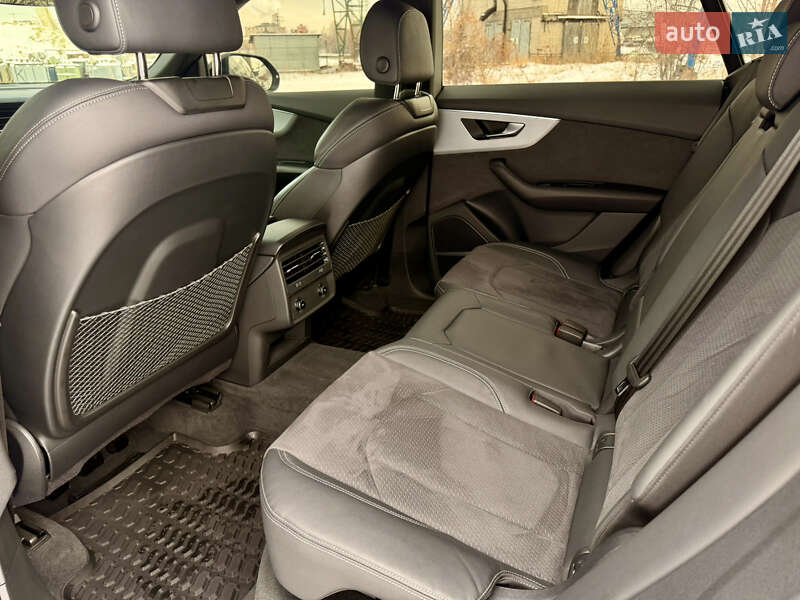 Внедорожник / Кроссовер Audi Q8 2024 в Киеве