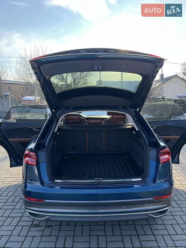 Внедорожник / Кроссовер Audi Q8 2019 в Ровно