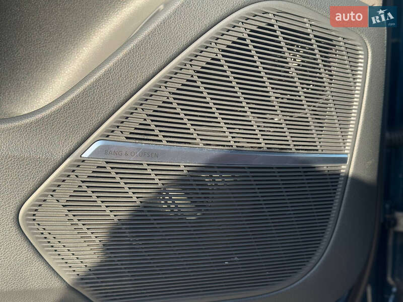 Позашляховик / Кросовер Audi Q8 2018 в Києві фото 14 Позашляховик / Кросовер Audi Q8 2018 в Києві