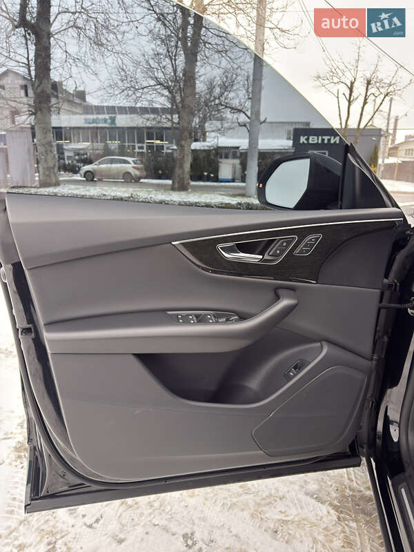 Внедорожник / Кроссовер Audi Q8 2021 в Одессе