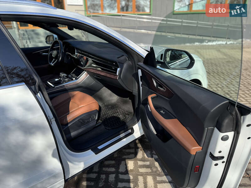 Внедорожник / Кроссовер Audi Q8 2018 в Ровно