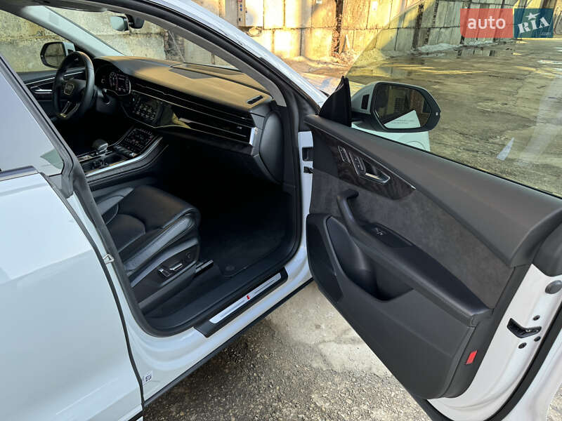 Позашляховик / Кросовер Audi Q8 2020 в Львові