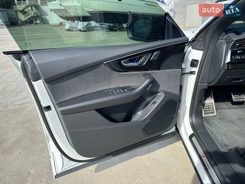 Внедорожник / Кроссовер Audi Q8 2024 в Одессе