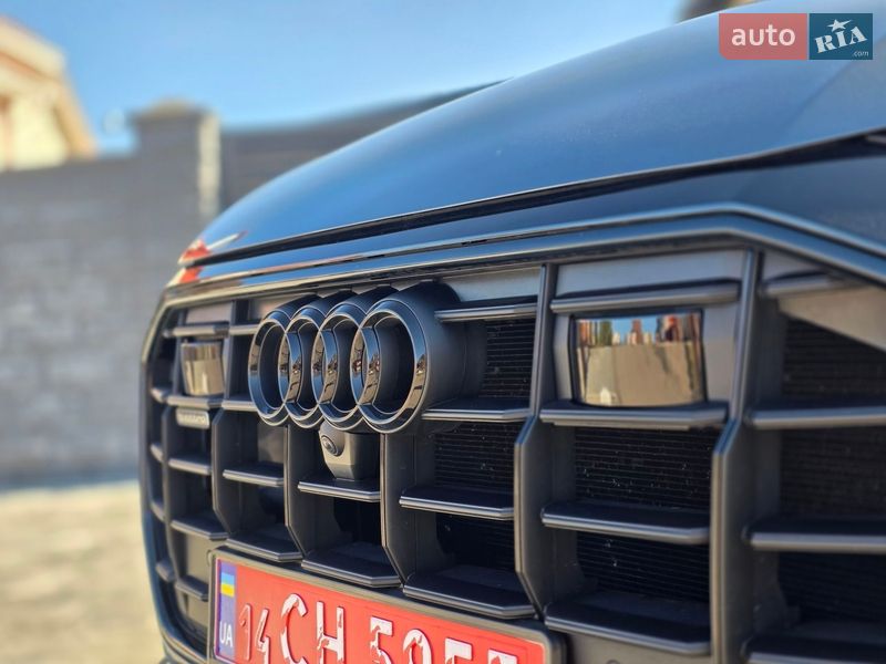 Внедорожник / Кроссовер Audi Q8 2019 в Ровно