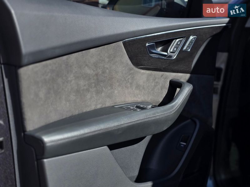 Внедорожник / Кроссовер Audi Q8 2019 в Ровно