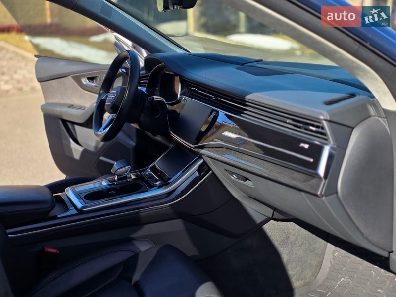 Внедорожник / Кроссовер Audi Q8 2019 в Ровно